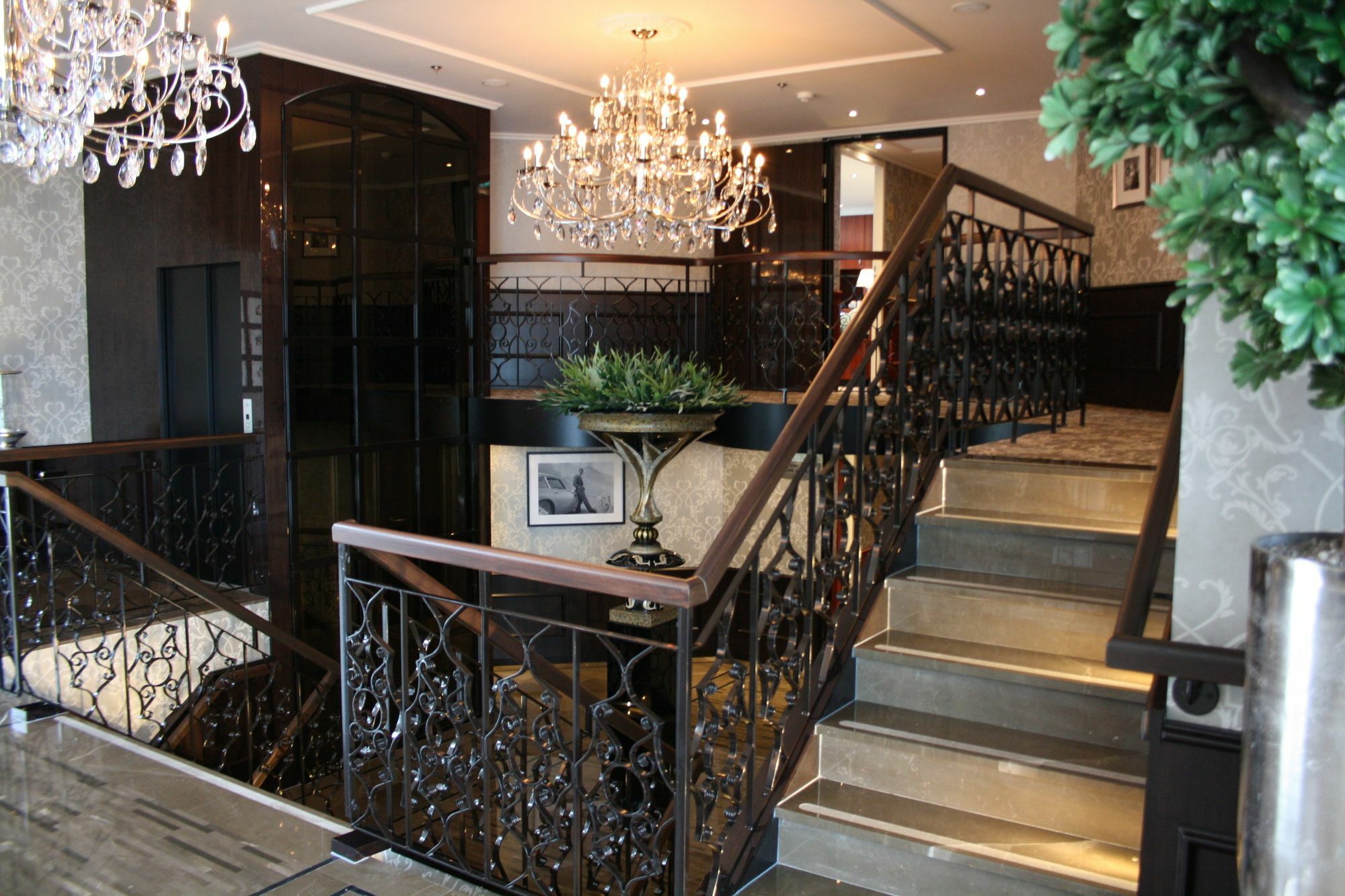Crossgates Hotelship 4 Star - Altstadt - Keulen